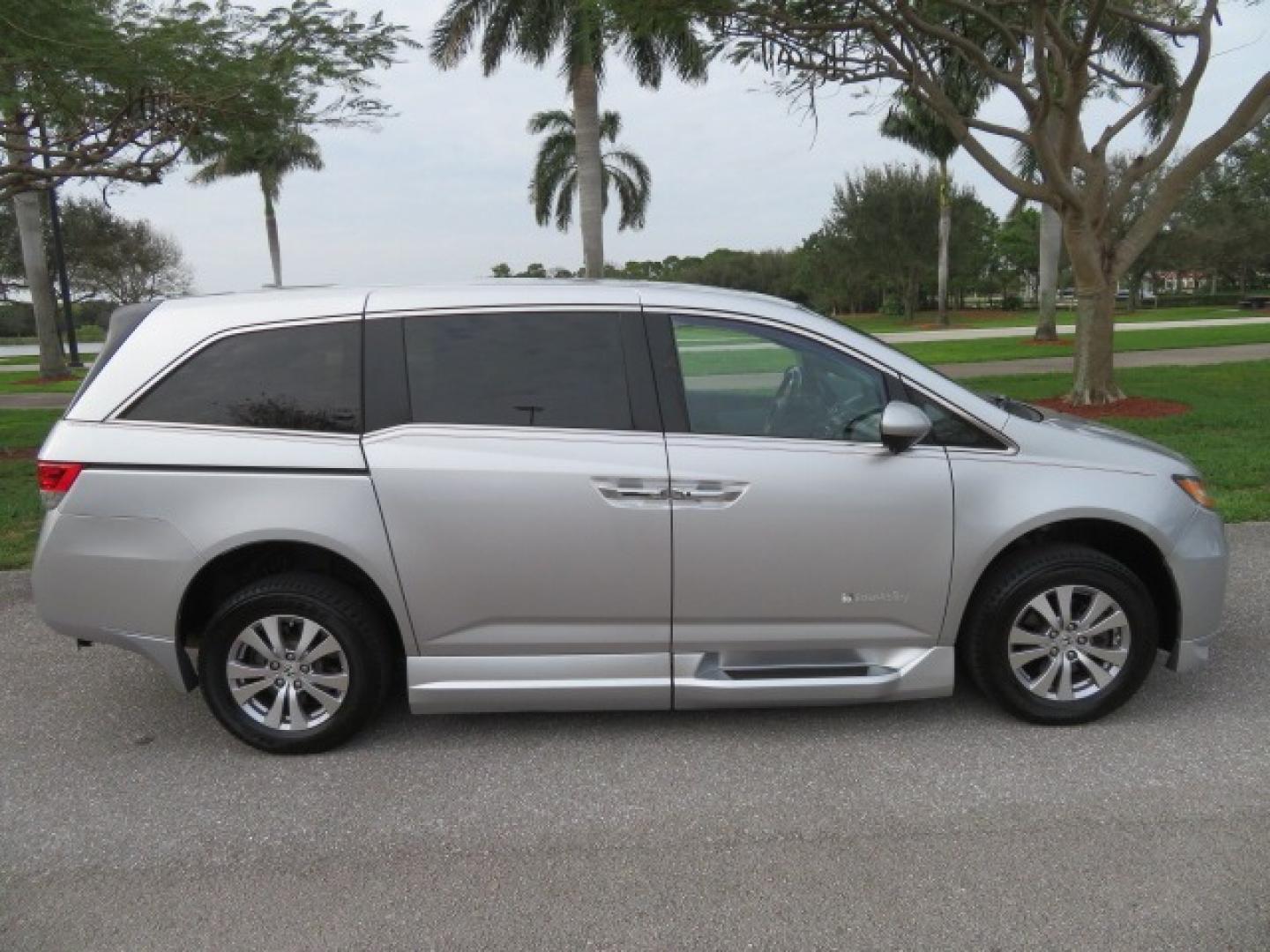 2014 Silver /GRAY Honda Odyssey EX-L (5FNRL5H68EB) with an 3.5L V6 SOHC 24V engine, 6-Speed Automatic transmission, located at 4301 Oak Circle #19, Boca Raton, FL, 33431, (954) 561-2499, 26.388861, -80.084038 - You are looking at Gorgeous Low Mileage 2014 Honda Odyssey EX-L Braunability Freedom Van Handicap Van Wheelchair Van Conversion Van with 25K Original Miles, Power Side Entry Ramp with Kneeling Van Function, Passenger Side Quick Lock System (same as ez lock), Quick Release Front Seats, Tie Down Syste - Photo#29